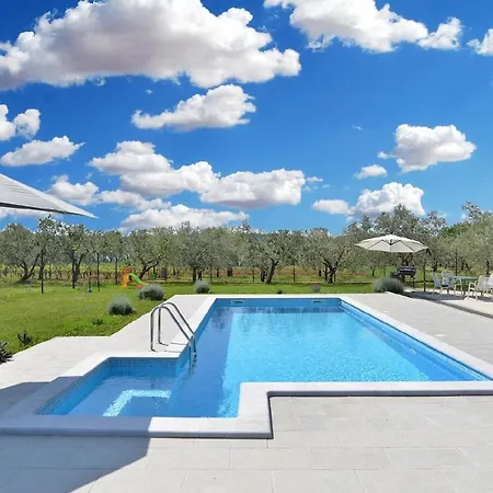 Mit Privatpool Fuer 6 Personen Ca 100 Qm In Pomer, Istrien Istrische Riviera Holiday home *