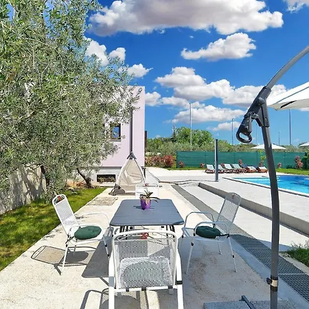Mit Privatpool Fuer 6 Personen Ca 100 Qm In Pomer, Istrien Istrische Riviera Holiday home