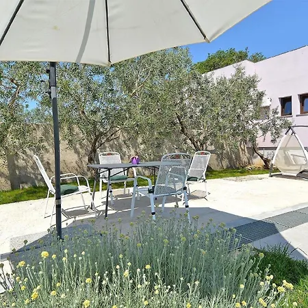 Mit Privatpool Fuer 6 Personen Ca 100 Qm In Pomer, Istrien Istrische Riviera Holiday home Pomer